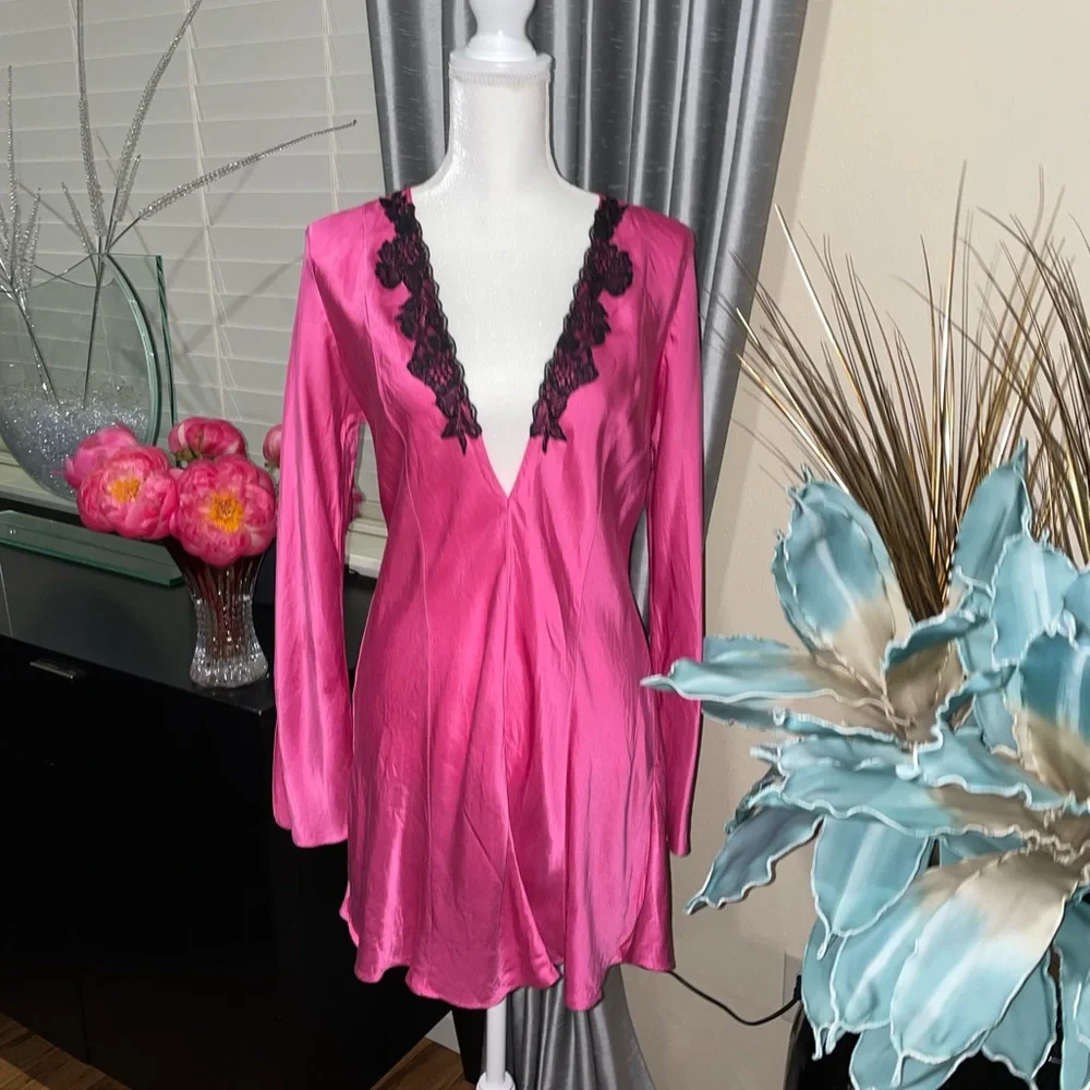 Frederick’s collection 100% silk sexy sleep dress - Picture 2 of 14